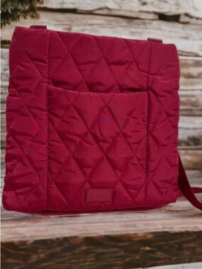 Vera Bradley Ultralight Hipster Crossbody Bag in Cabernet, Quilted Nylon EUC
